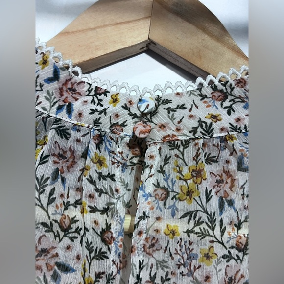 Floral Print Sheer Blouse - Picture 6 of 7